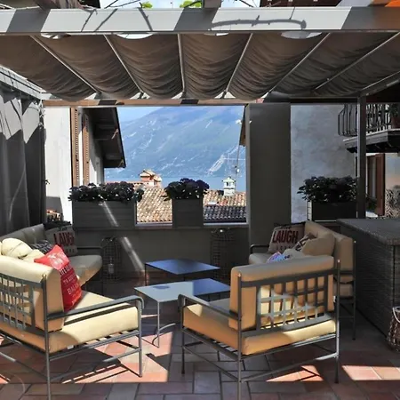 Grosse In Mit Eigener Terrasse Limone sul Garda