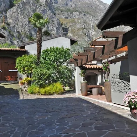 Grosse In Mit Eigener Terrasse Διαμέρισμα